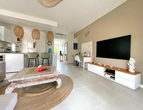 Tahiti Beach Loft - Pool - private beach access