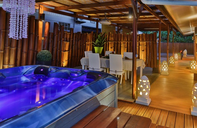 TAHITI - Bubble Cottage