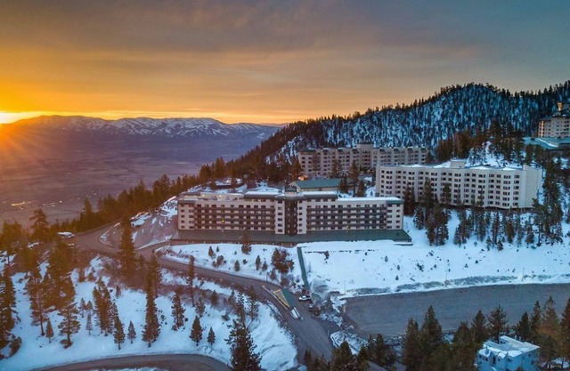Tahoe Ridge Studio - Skiers Haven with Spectacular Views