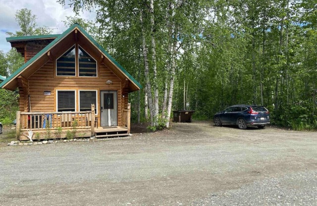 Talkeetna Log Cabin with Hot Tub Unit 1