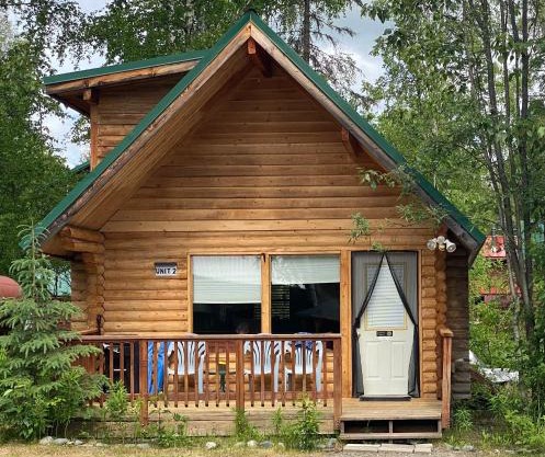 Talkeetna Log Cabin with Hot Tub Unit 2