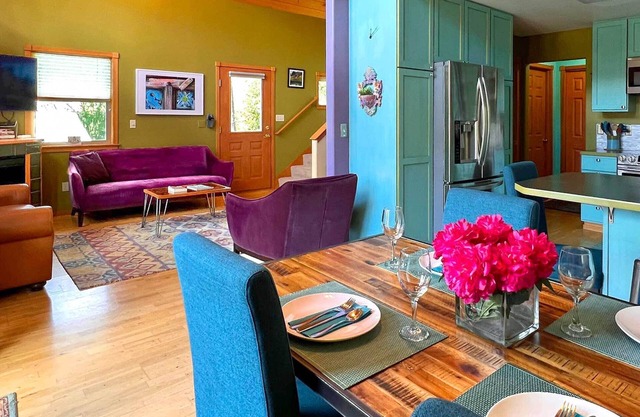 ‘Tamarack Haus' Hot Tub & EV Charging: Walk Dtwn!