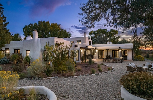 Taos Luxury Hacienda - Close to Taos Ski Valley- Book Now for Summer Season!