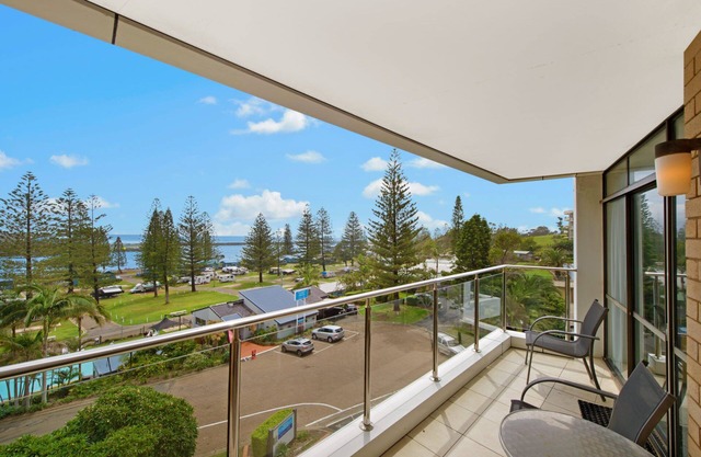 Tasman Towers 12 - Walk To Town & Beach With A Pool