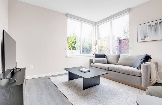 Tasteful Bellevue 2BR w/Indoor Pool & Gym, easy commute, by Blueground