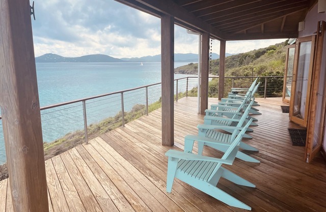 Tavolara - Fabulous waterfront villa in JVD