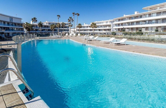 TE- Luxury resort, front line beach, families only