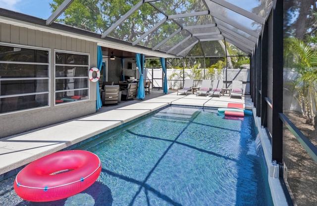 "Temporary Sanity" Home w/Stunning Heated Saltwater Pool, Lanai w/TV, Ready to book!