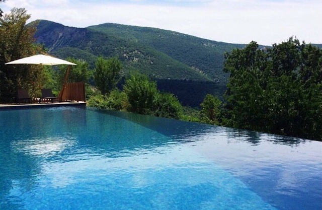 TENT LODGE LARGE COMFORT IN DOMAIN OF MORE THAN 100 HECTARES IN PROVENCE