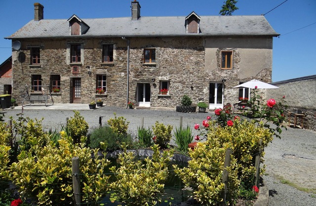 Terrific farmhouse with WiFi in Villiers-Fossard, Normandy