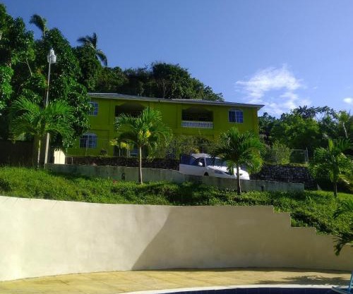 ThA LaGooN SpOt Caribbean BrEeZe