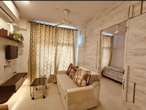 Thane's First Hidden door studio - Hiranandani Estate