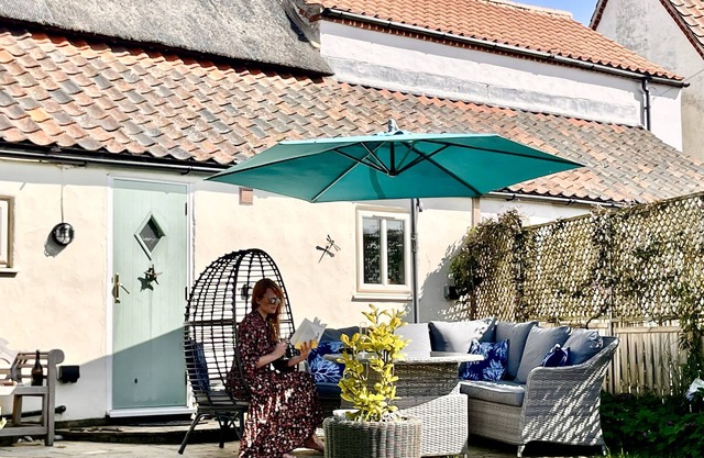 Thatched Beach Cottage - Sea Palling - family & dog friendly