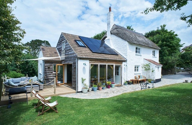 Thatched Coastal Cottage~Family Friendly~Sleeps 8~Large Peaceful Garden