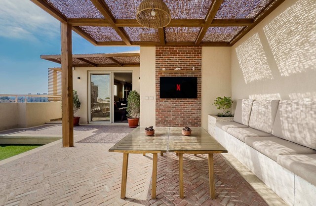 The 1bdr Rustic Rooftop w/Wow Outdoor Terrace