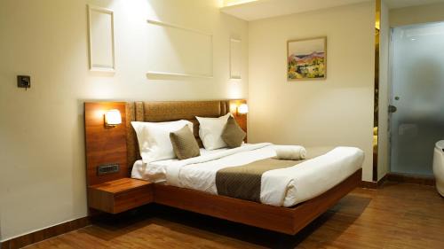 The Aura Hotel & Banquet
