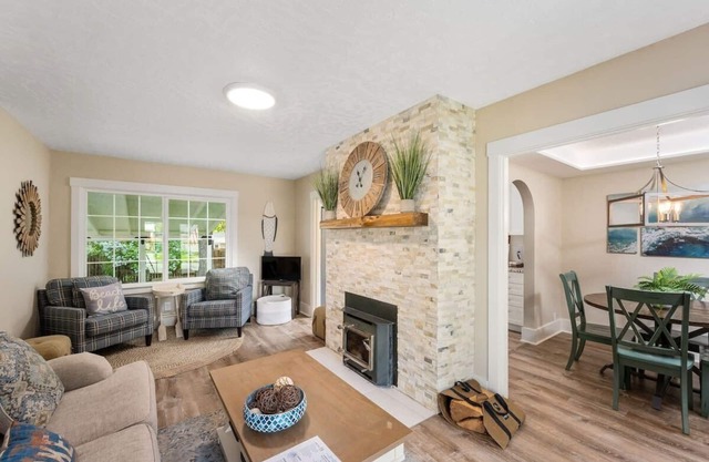 The Beach Cottage - New remodel with stunning yard