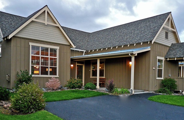 The Bear's Den 5 Stars Reviews Hot Tub, Wifi and Amenities for kids!