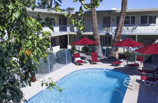 The BEST Old Town Scottsdale location!1 bd/1bth beautiful mid century condo.