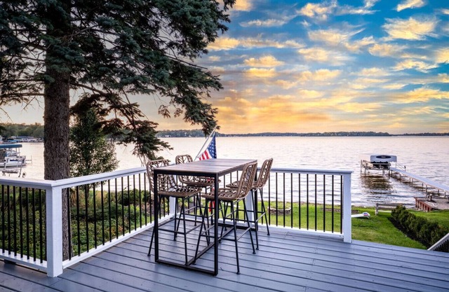 The “Blue Sapphire” 3BR/3BA Luxury Lakefront Home on Mineola Bay | Stunning Views on Chain O Lakes