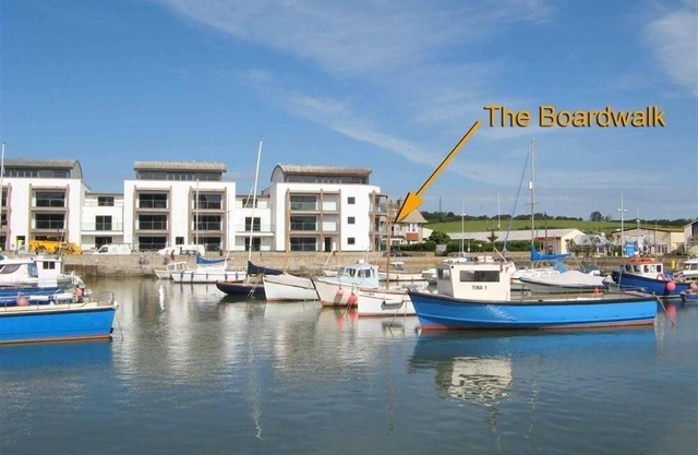 THE BOARDWALK, family friendly, country holiday cottage in West Bay