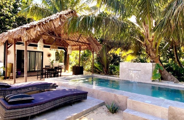 The Boraha Beach Lodge 90 m2 with kitchen, equipped, WIFI, on the beach,