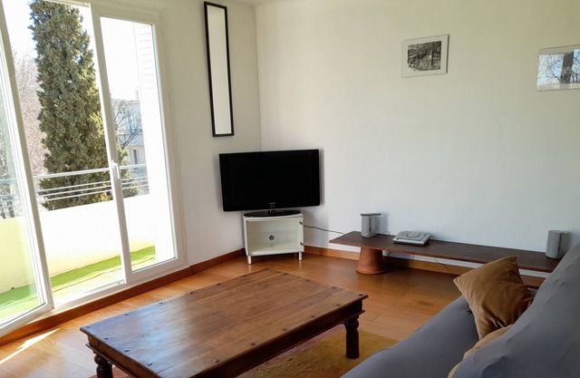 The bright - 2 bedroom air-conditioned apartment