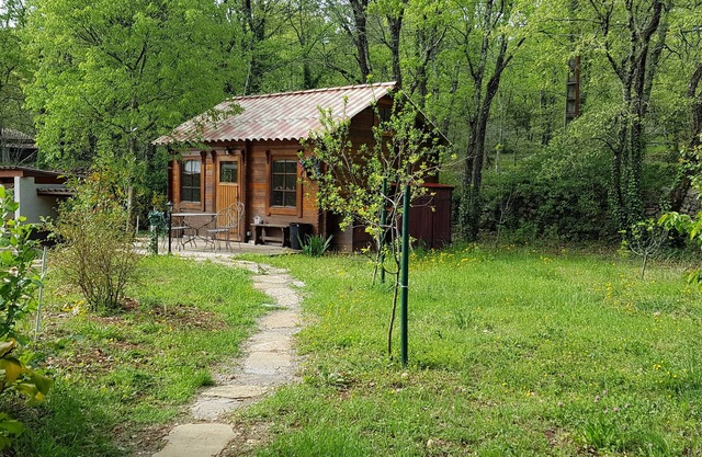 The cabin of pioupiou and its swimming pool, its spa