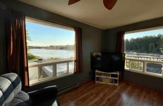The Cedar: Awesome view + Bunkie!