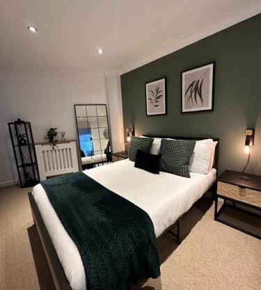 The Central Nook - Contactors and Holidaymakers