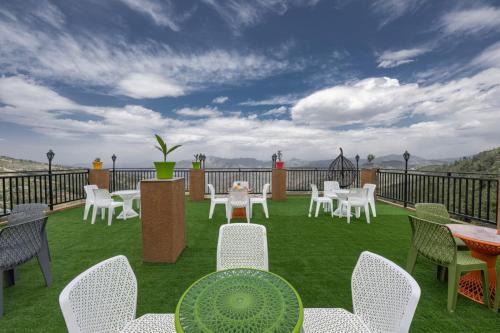 The Charvi Retreat Hospitality l Stargaze Café l I Open Air Multi Cuisine Restaurant l Balaju Banquet Hall l Sky Night Bonfire l Free Wi-Fi Connectivity l Kufri by Exotic Stays