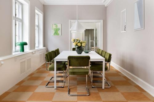 The Churchill manor apartments by Daniel&Jacob's