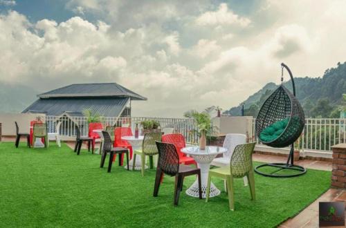 The Classy Castle I Property of the year I Serviced Villa I Couple Friendly I Pvt Balcony I Open Air Terrace I Bonfire I Kasauli By Exotic Stays