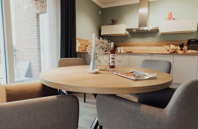 The coastal apartment "Seeschwalbe" offers space for up to 5 people.