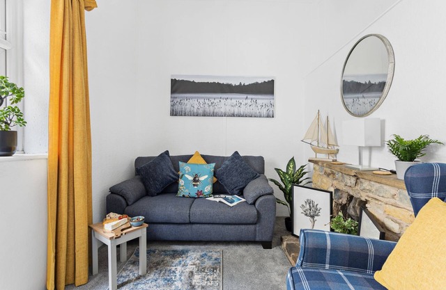 The Cottage, Budleigh Salterton - a cottage that sleeps 4 guests in 2 bedrooms