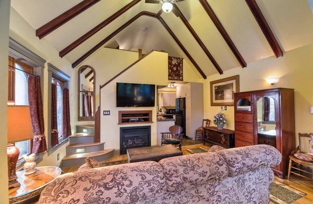 The Couples Cabin at Upper Garden Nature Retreat