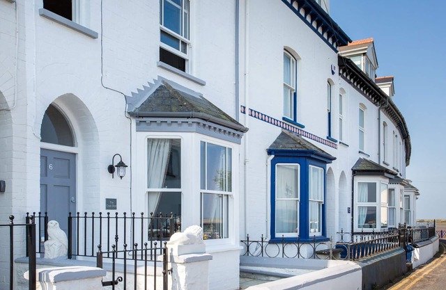 THE CRAB SHELL, pet friendly, country holiday cottage in Appledore