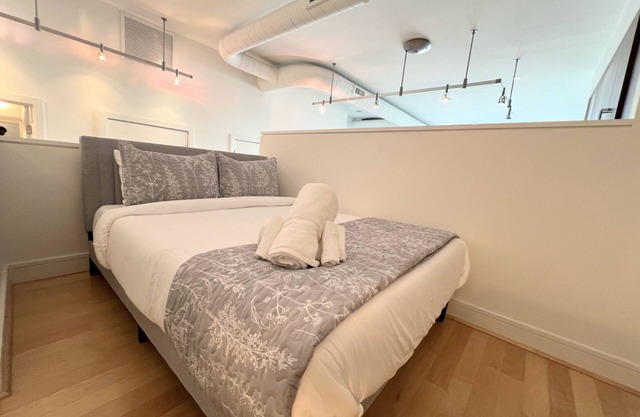 The Crestwood Loft~2BR 3Beds