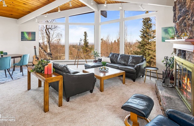 The Crow's Nest Luxury Lookout Above Anchorage