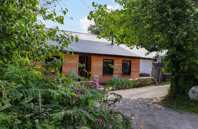 THE DAIRY, family friendly, character holiday cottage in Helston
