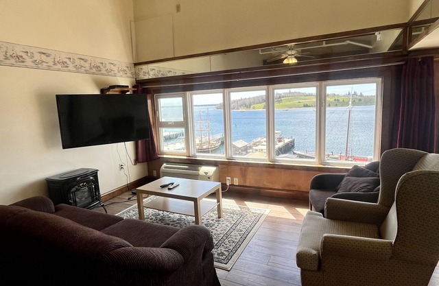 The Dockside Inn & Restaurant