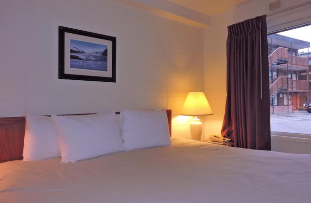 The Driftwood Lodge