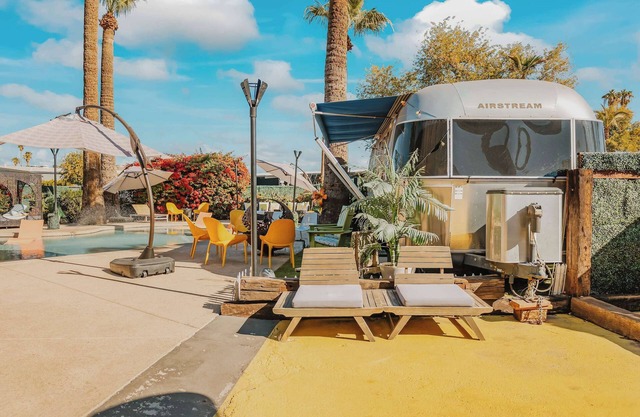 The Egyptian - Retro Modern Motel - Room 203