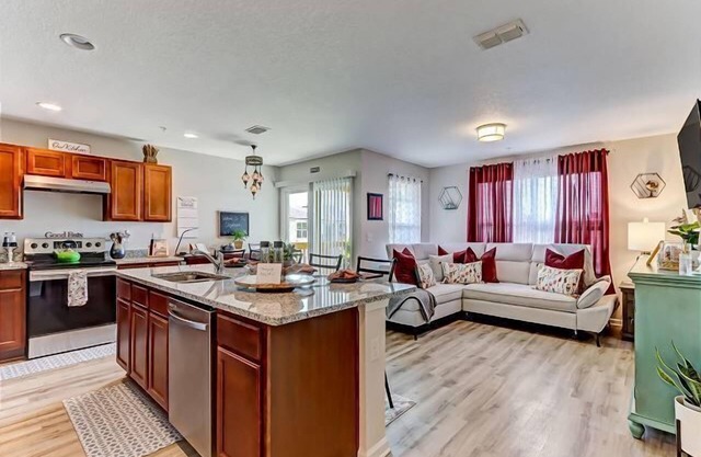 The Elizabeth condo near Baymeadows w/balcony