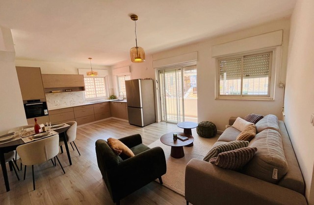 The Emek Refaim: 3 Bedrooms/2 Bathrooms Vacation Rental In the German Colony