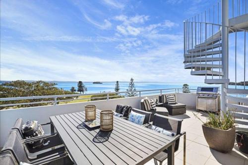 The Entrance Waterfront Penthouse+Jacuzzi+BBQ