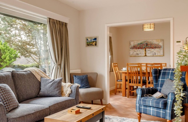 The Eyrie - Three Bedroom House, Sleeps 6