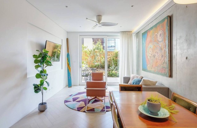 The Fern Split level Eco Luxury w Lush Courtyard