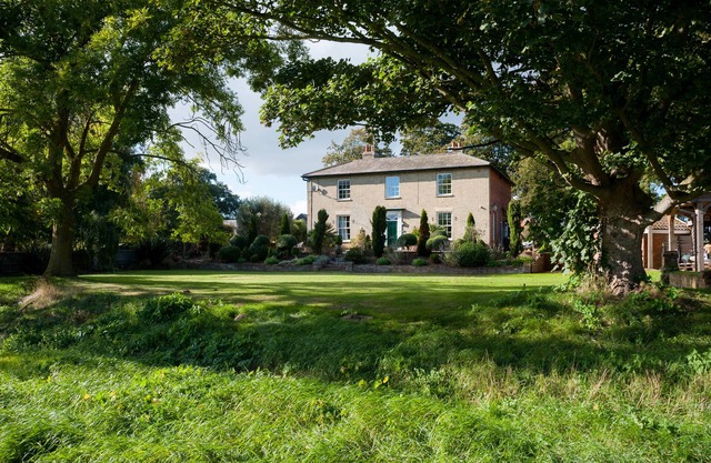 The Firs - sleeps up to 15 and is the perfect countryside retreat by Orford!