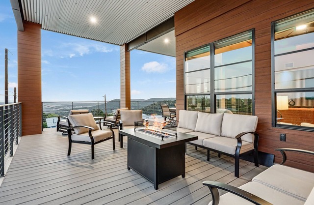 The Flight Deck Fly-in Austin Airpark Hangar Home 3 Bedroom Home